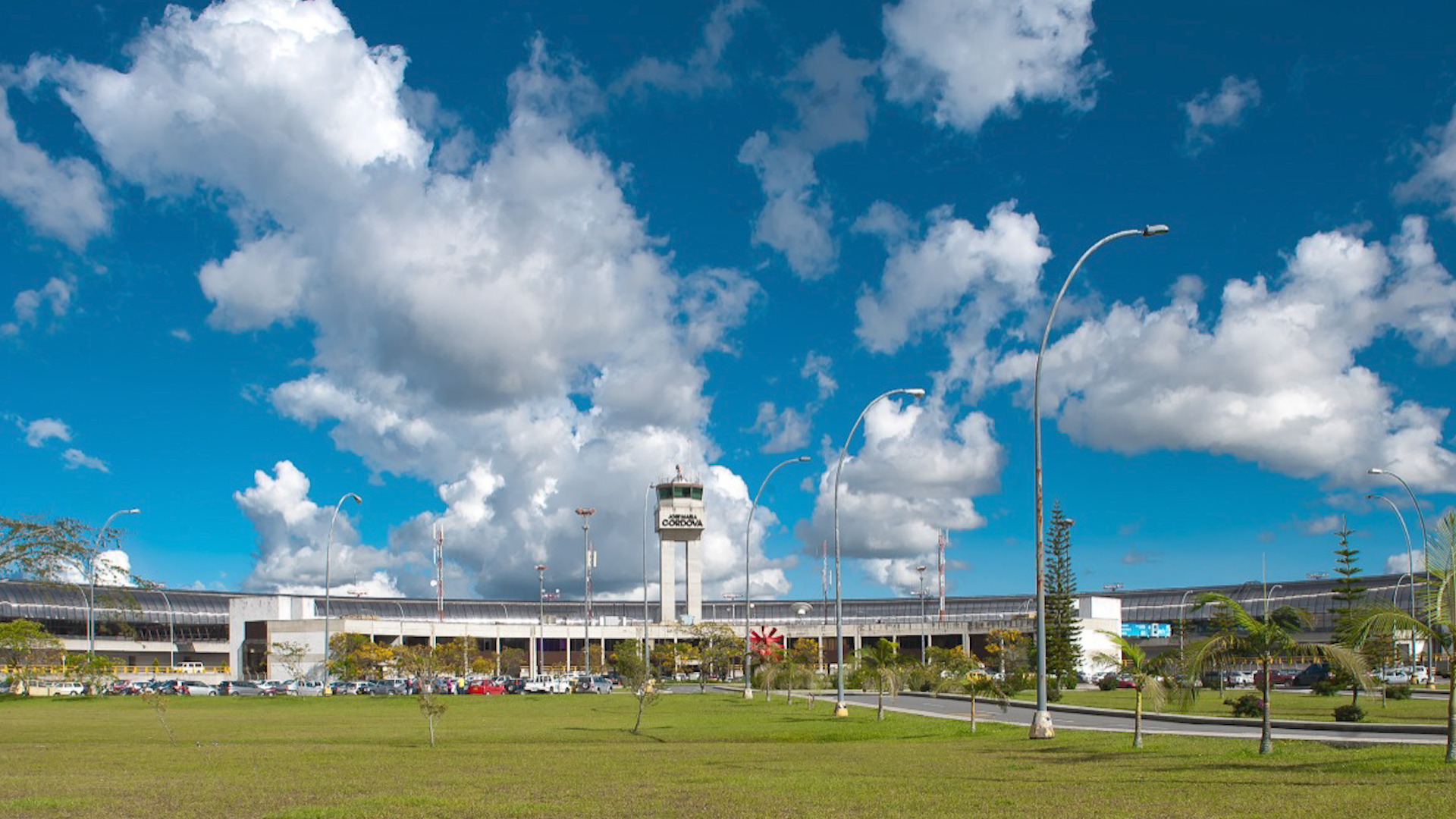 [Video] El aeropuerto José María Córdova se viste de Karol G