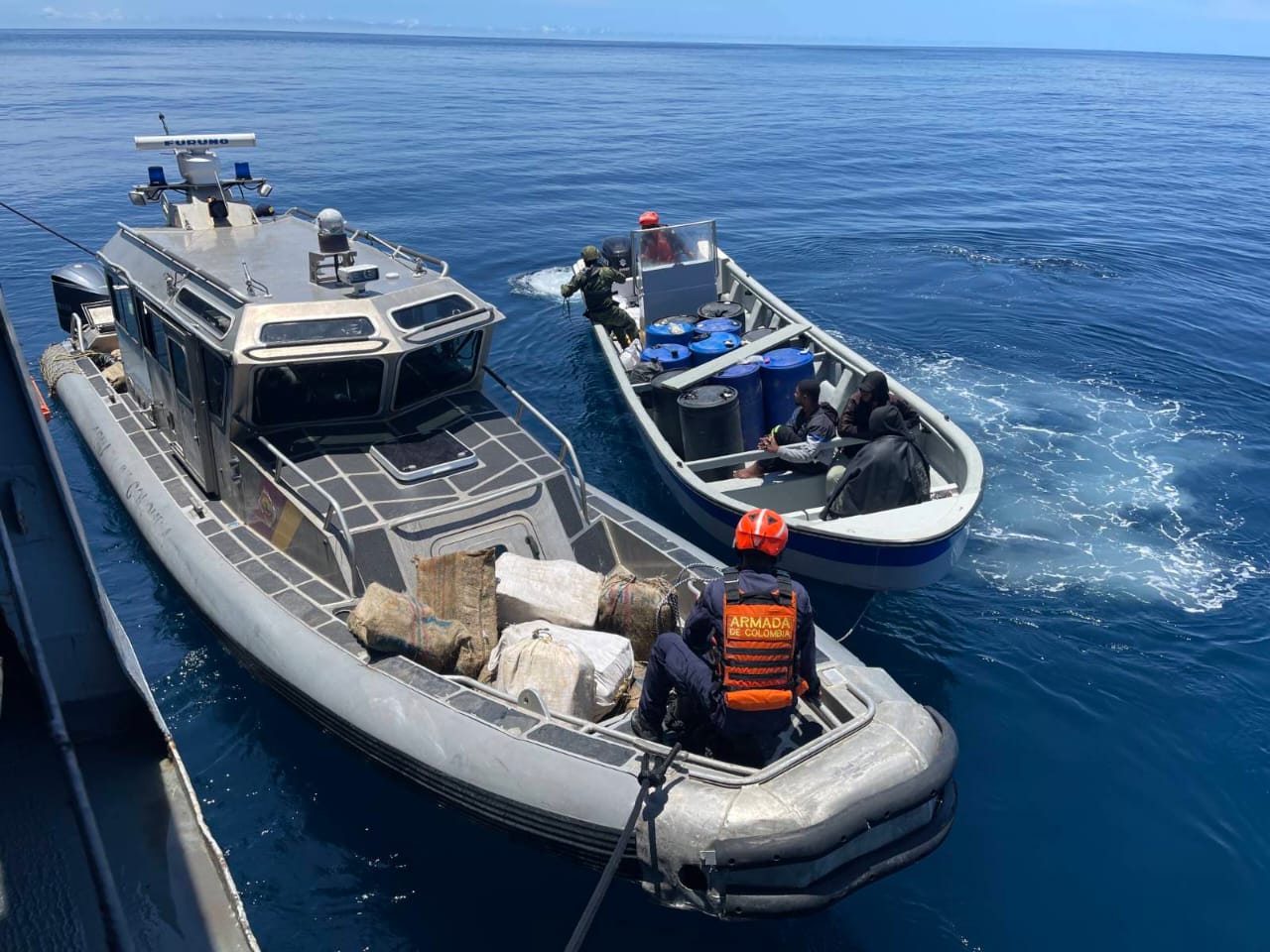 La Armada incautó 700 kilos de cocaína en el pacífico