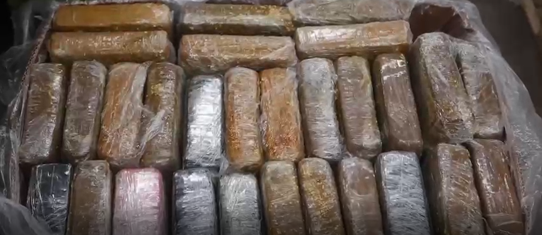 Hallan 1.6 toneladas de cocaína en cajas de bananos