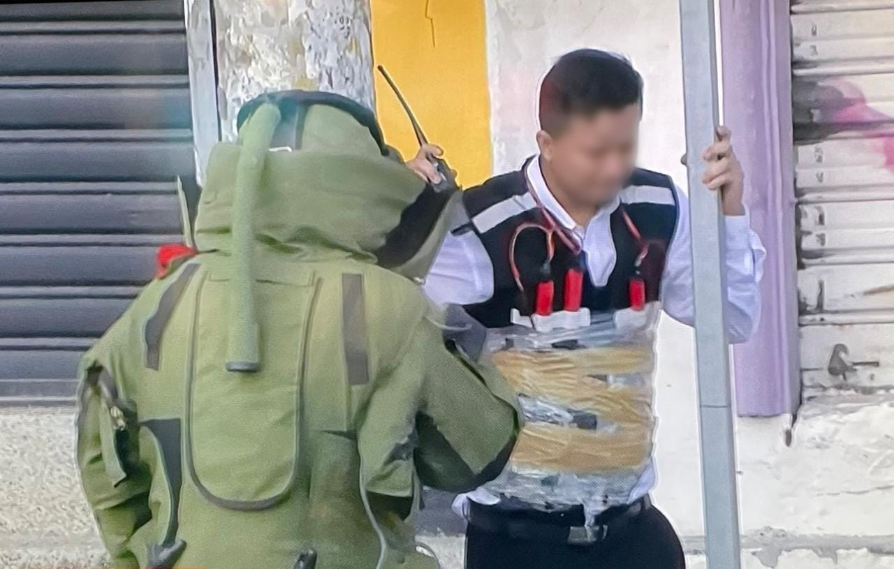 Policía desactiva hombre bomba en Ecuador