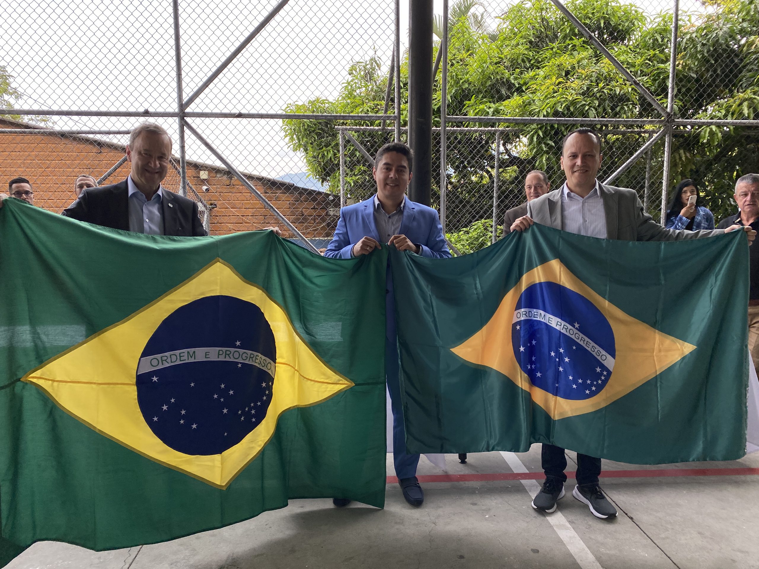 Embajador de Brasil visitó Institución Educativa en la Comuna 3
