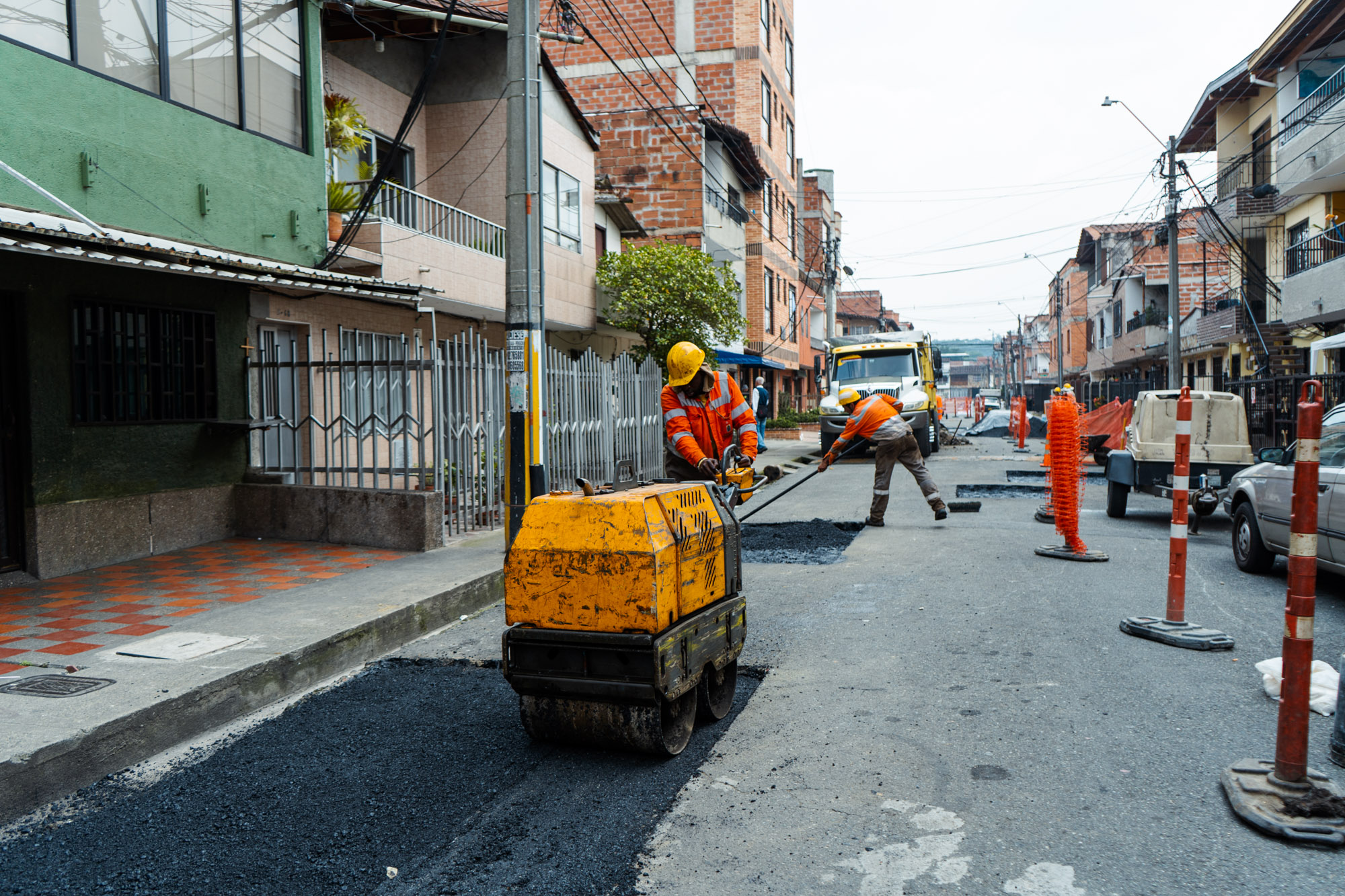 ¡A tapar huecos! Medellín tiene hoy 3 comunas sin huecos