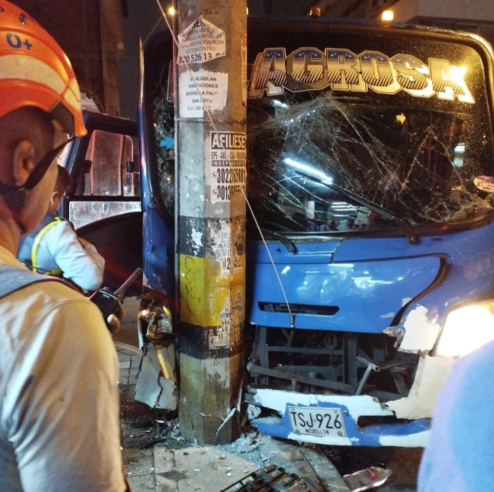 Incidente De Tránsito Buses Dejó 13 Personas Lesionadas