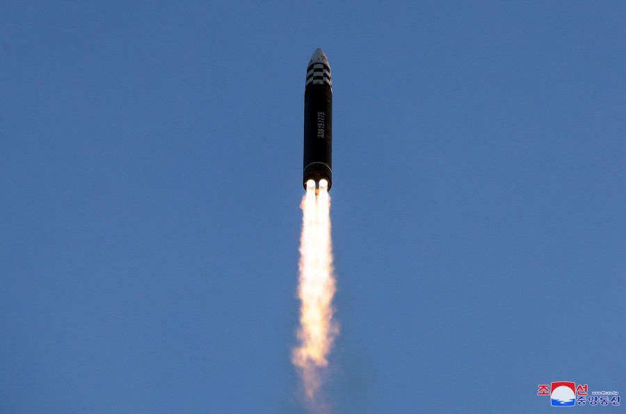Corea del Norte desafía al mundo con lanzamiento de potente misil intercontinental