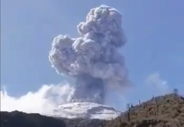 Aumenta fumarola de cenizas del Nevado del Ruiz ¿Qué dicen las autoridades?