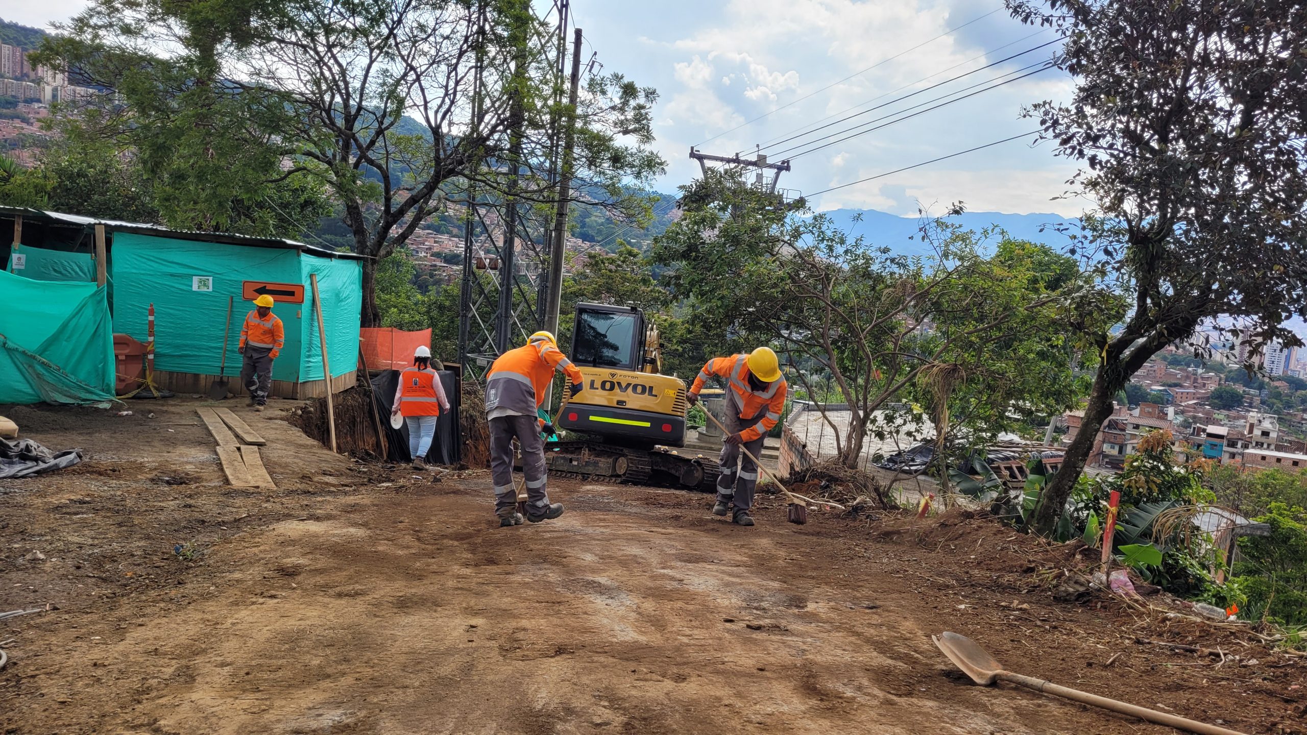 Inician las obras en la comuna 8, para conectar el cerro de Los Valores con el metrocable de La Sierra