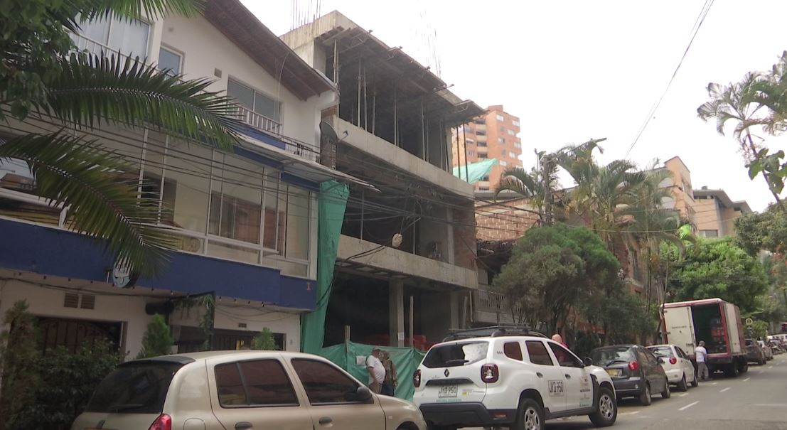 Viviendas en Sabaneta están a punto de colapsar por una construcción vecina