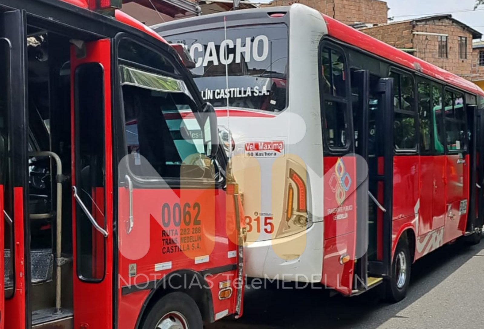 Fotos y video: Tres buses se estrellaron en Robledo; hay varios heridos, entre ellos una embarazada