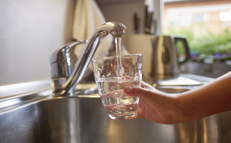 El país de Sudamérica que tiene el agua potable más segura en 2023