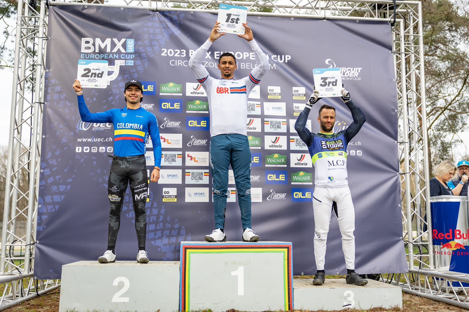 Mateo Carmona, en el podio de la Copa Europea de BMX