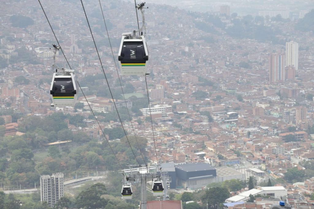 ¡Atención! Por fuertes lluvias, algunos metrocables están fuera de servicio