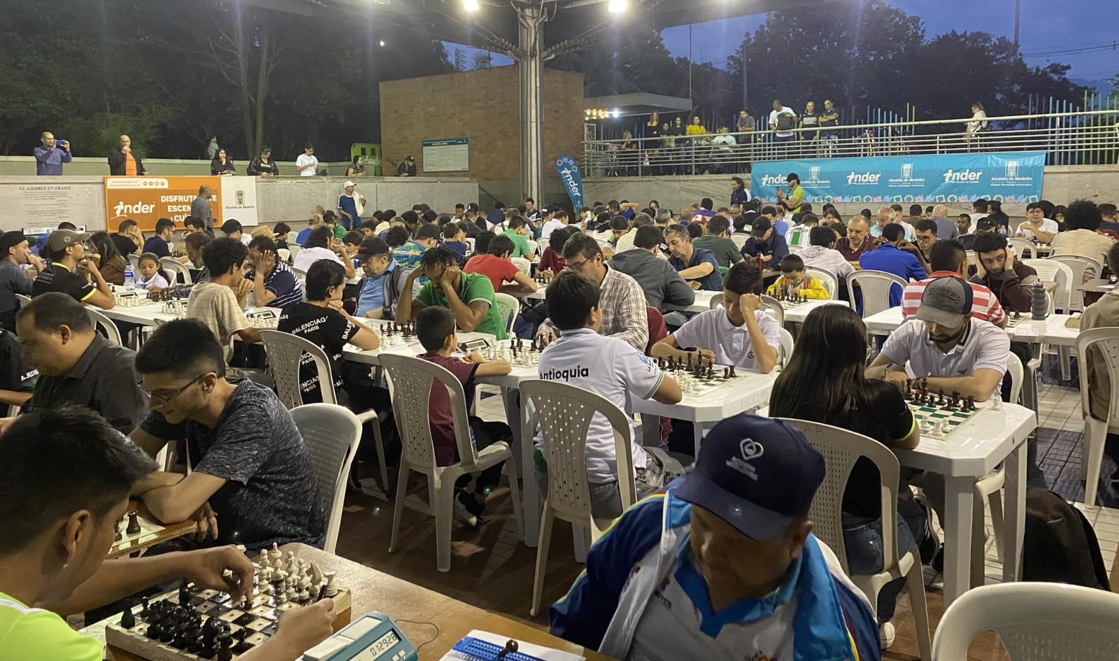 Más de 200 ajedrecistas se reúnen en el IRT Internacional en Medellín