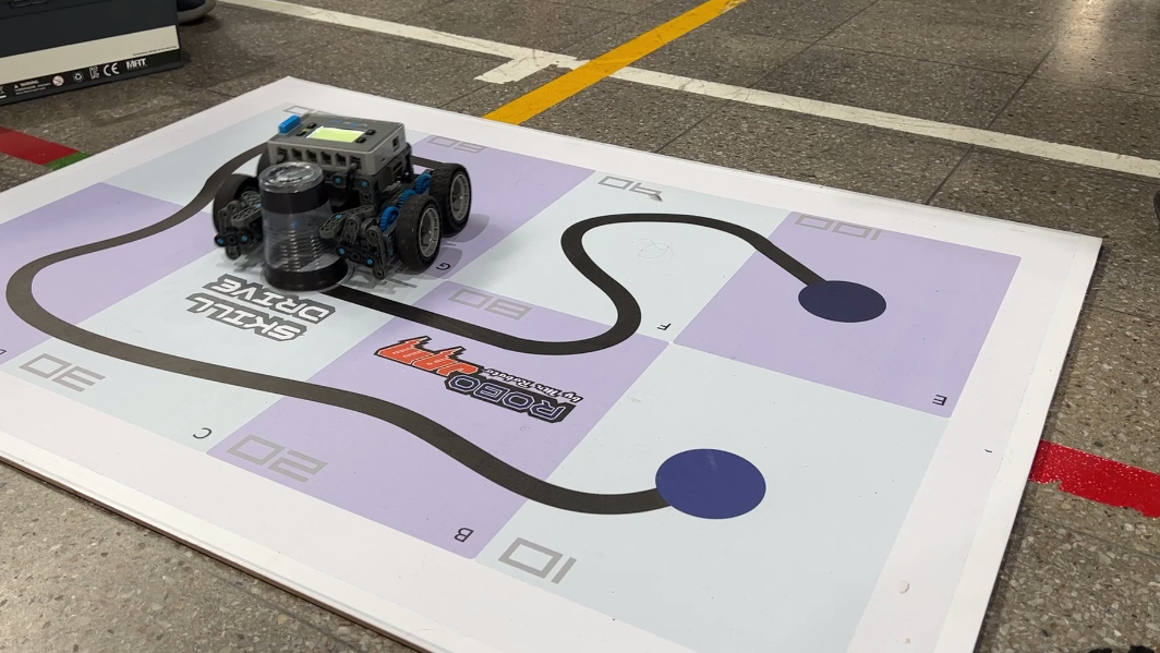 430 jóvenes participaron de la competencia RoboJam Latam 2023 con 170 robots