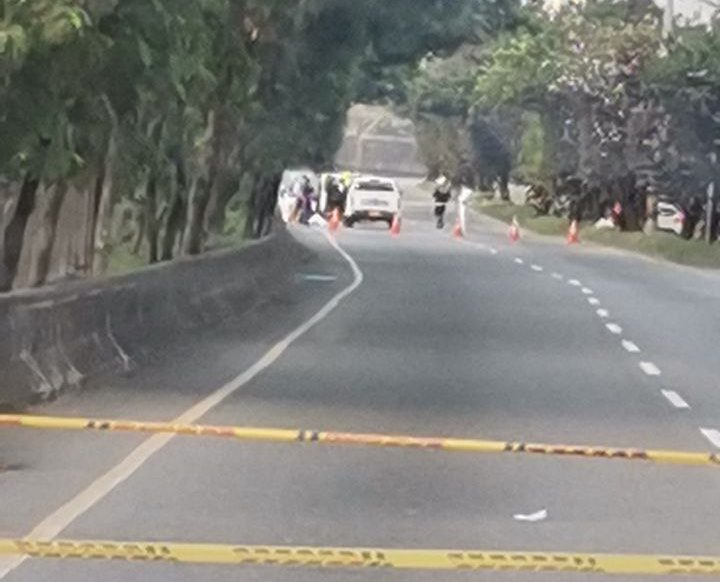 Video: Motociclista perdió la vida luego de irse a una quebrada, en la autopista sur