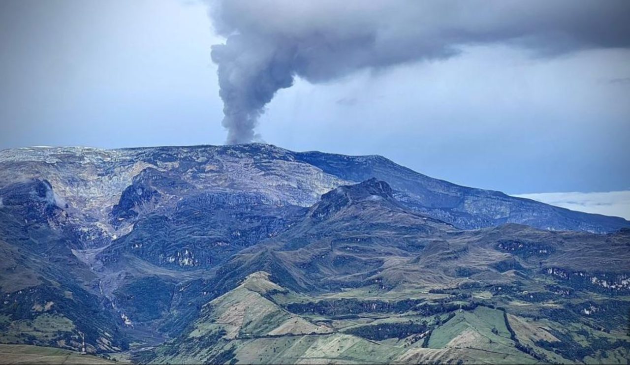 Alerta por aumento de temperatura en volcán Nevado del Ruiz