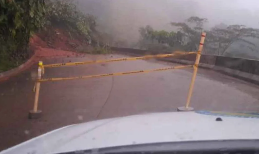 Pareja de esposos quedó sepultada por deslizamiento de tierra en la vía Medellín-Quibdó