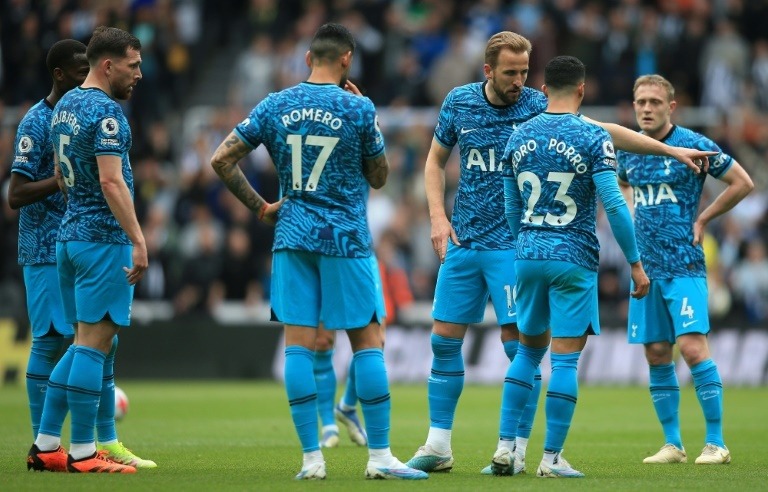 Jugadores del Tottenham le devuelven dinero de la boleta a sus hinchas