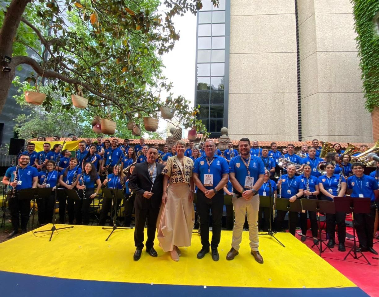 La Banda Sinfónica de Itagüí le cantó a los reyes de España