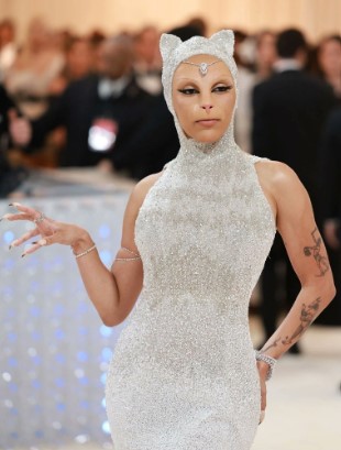 Doja Cat vestida de gato en la Met Gala 2023