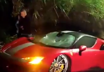 Video: un Ferrari se chocó en la Medellín – Bogotá