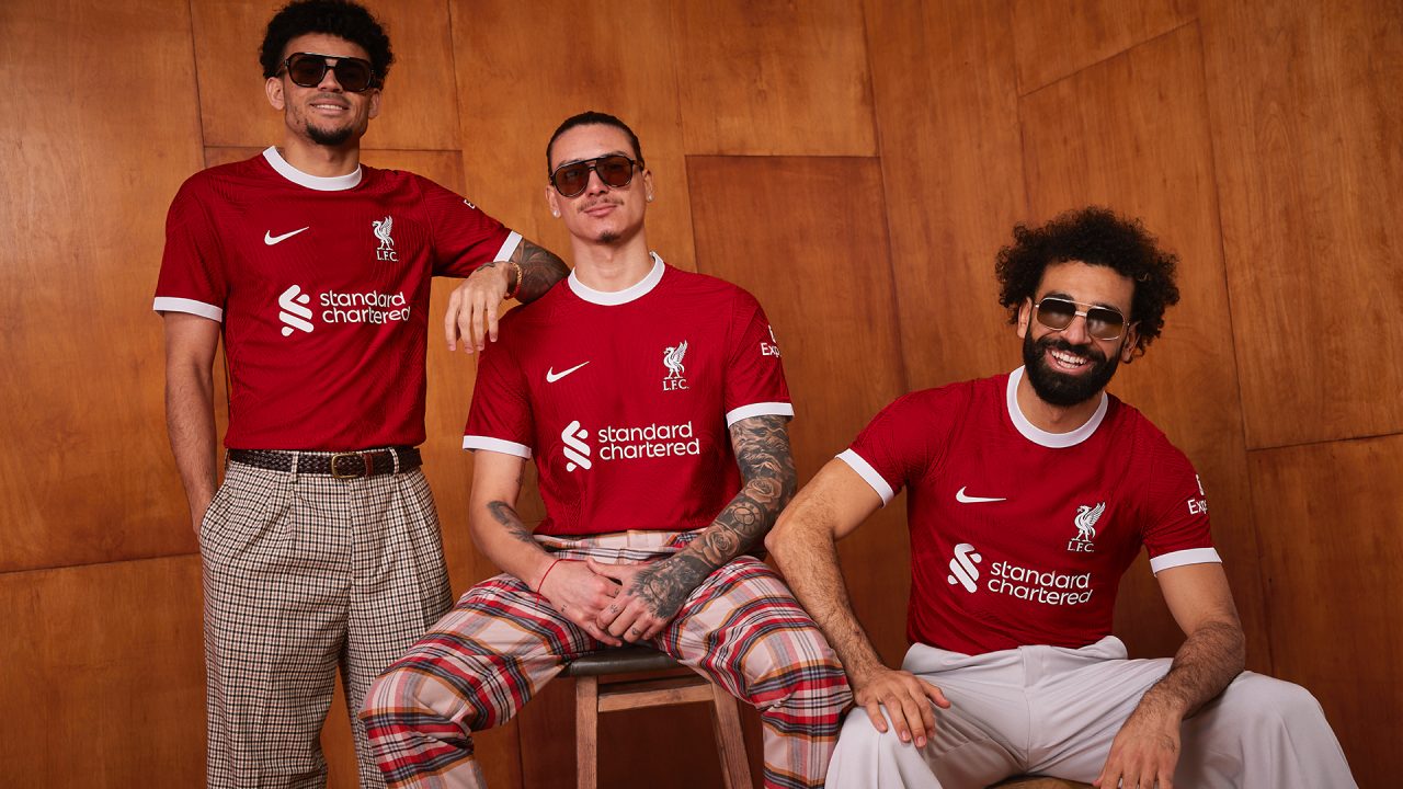 Luis Díaz modeló la nueva camiseta del Liverpool 2023