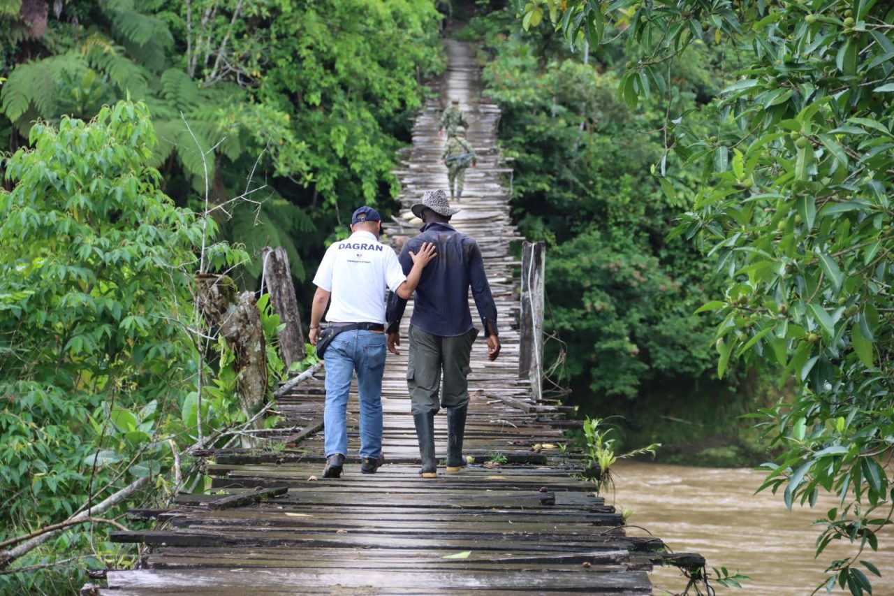Construyen puente sobre el río Murrí, en Mandé, Antioquia