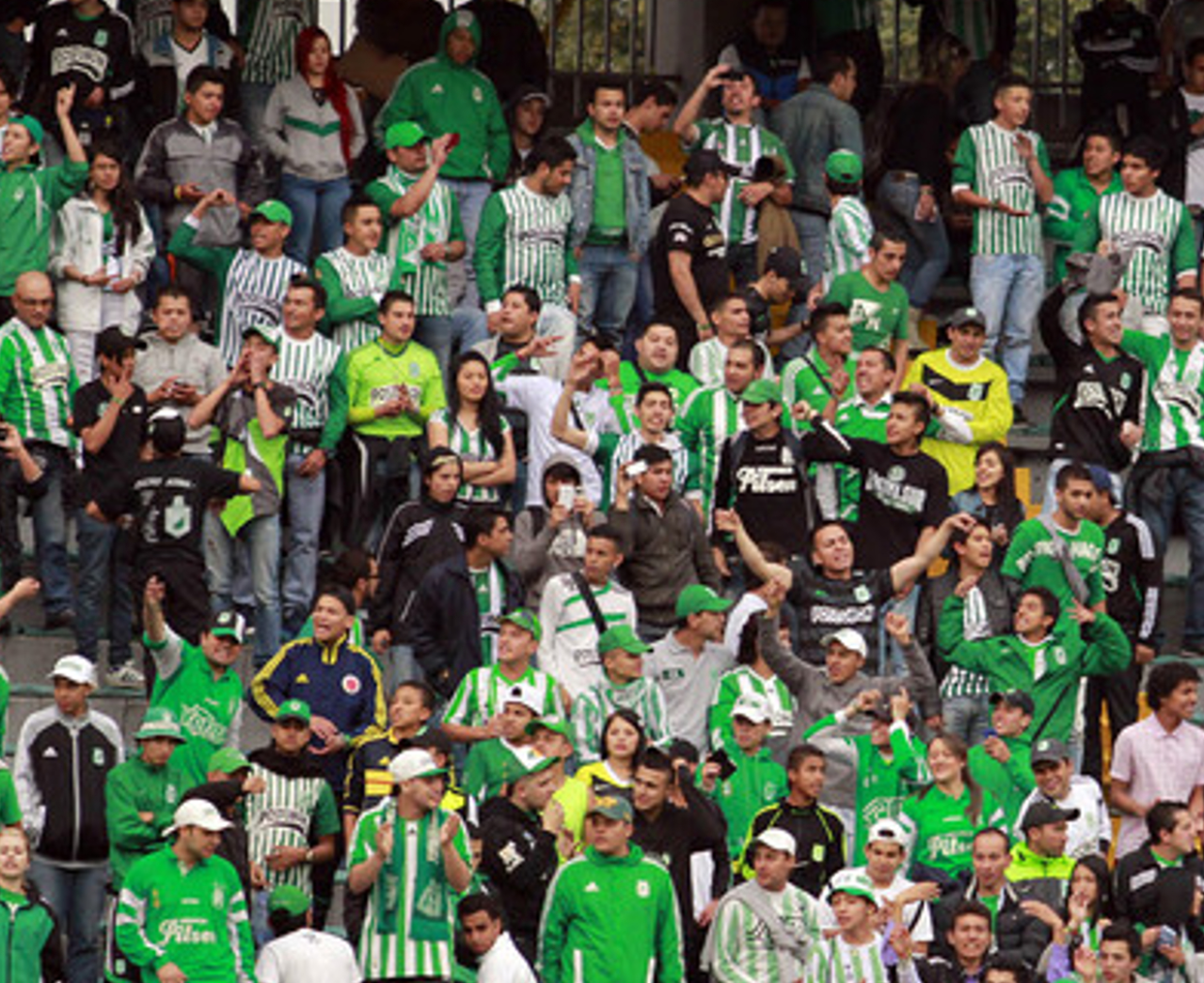 ¡Descubra el mensaje oculto! Hinchas de Nacional ponen todo de cabeza en El Campín