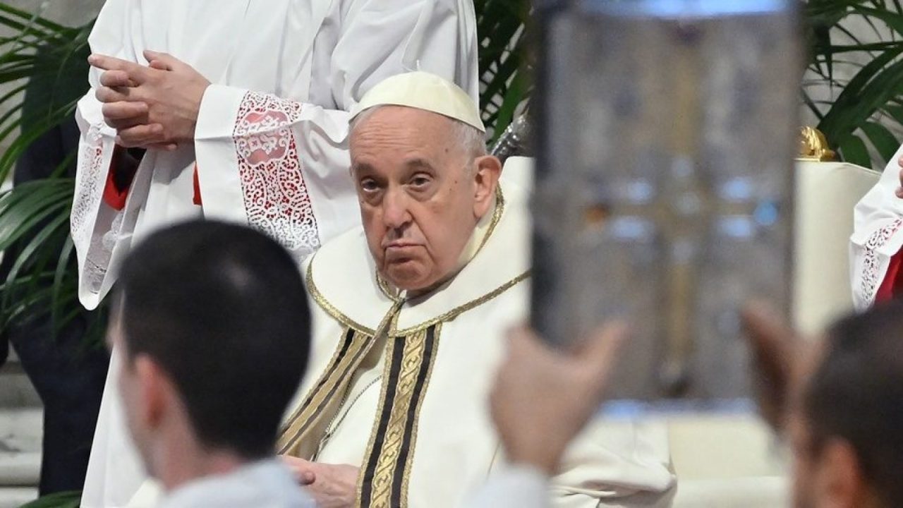 Papa Francisco se enojó con mujer que le pidió bendición a su perro
