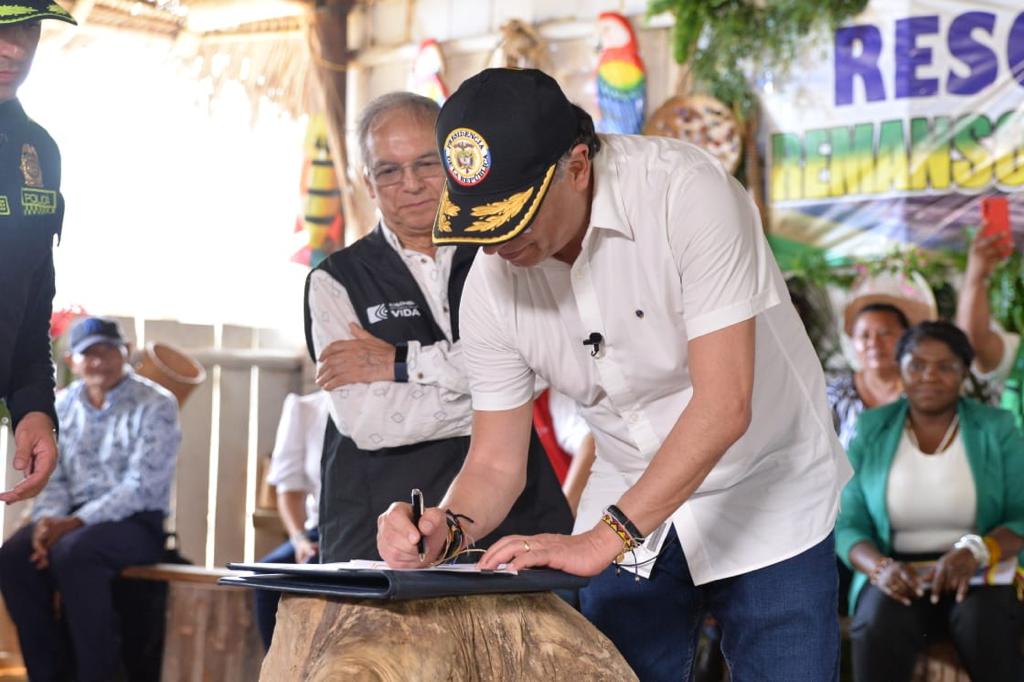 En Guainía, presidente Petro firmó su Plan de Desarrollo