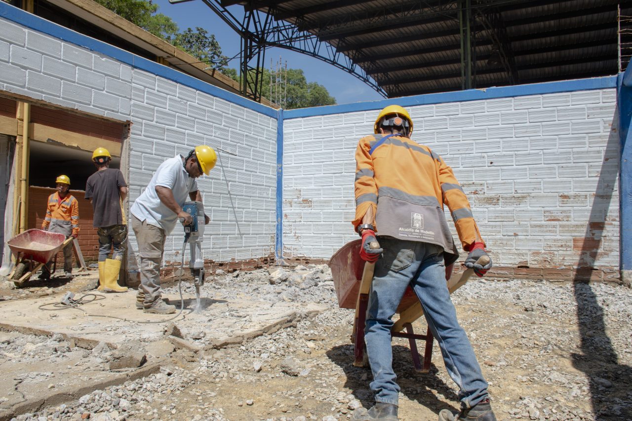 Avanzan obras de educación, deporte y salud en Medellín