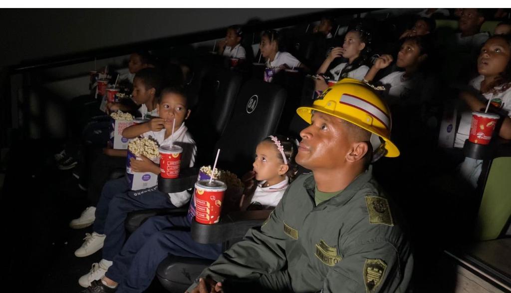 45 niños de Urabá cumplieron el sueño de ver cine por primera vez