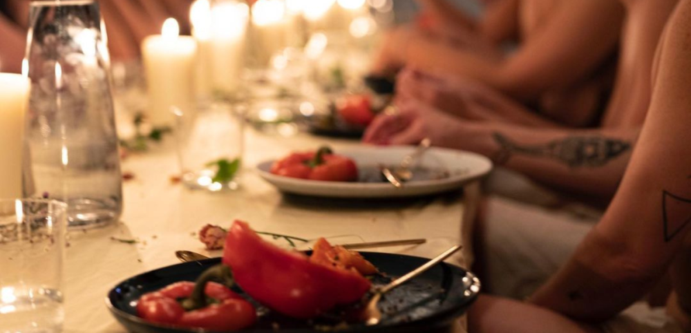 ¿Usted cenaría desnudo en un restaurante? Esta práctica ya es toda una moda