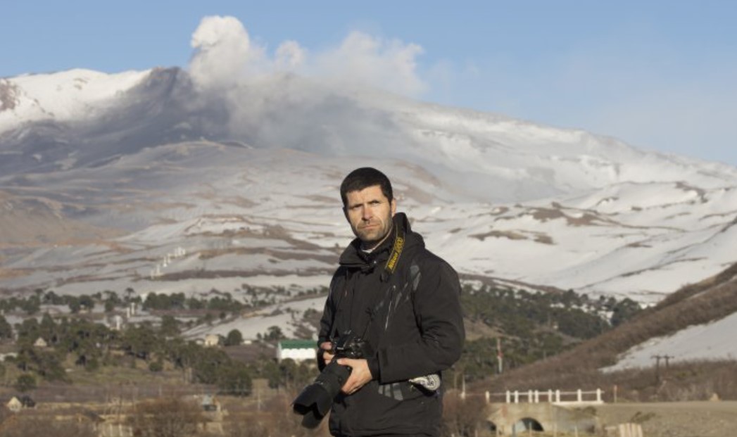 Obtuvo el premio a fotógrafo del año con esta imagen de un volcán