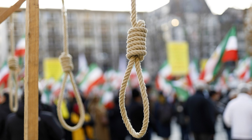 Irán condenó a muerte a tres jóvenes por 