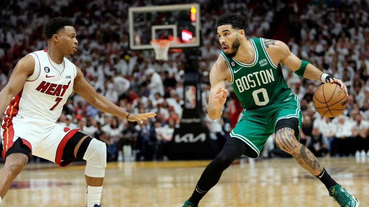 Los Celtics de local quieren dar vuelta a la serie ante el Heat