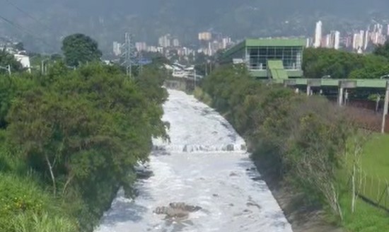 ¡Lamentable! Así está el río Medellín esta mañana