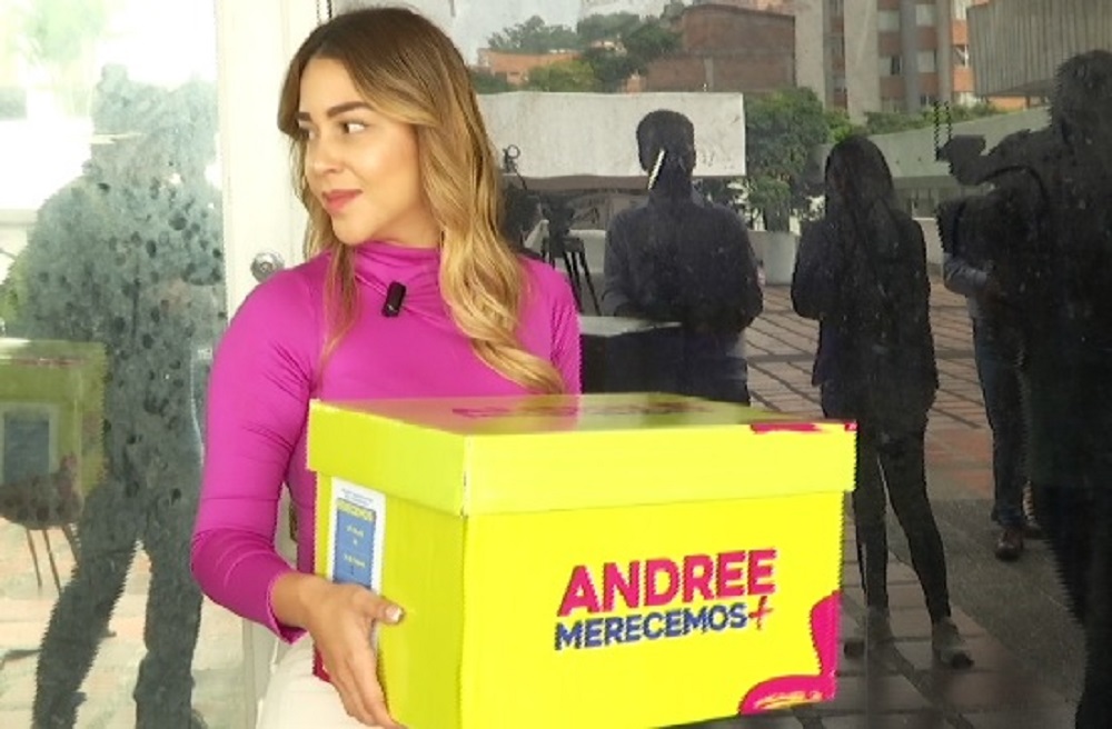 Andree Uribe radicó 150.000 firmas para avalar su candidatura a la Alcaldía de Medellín