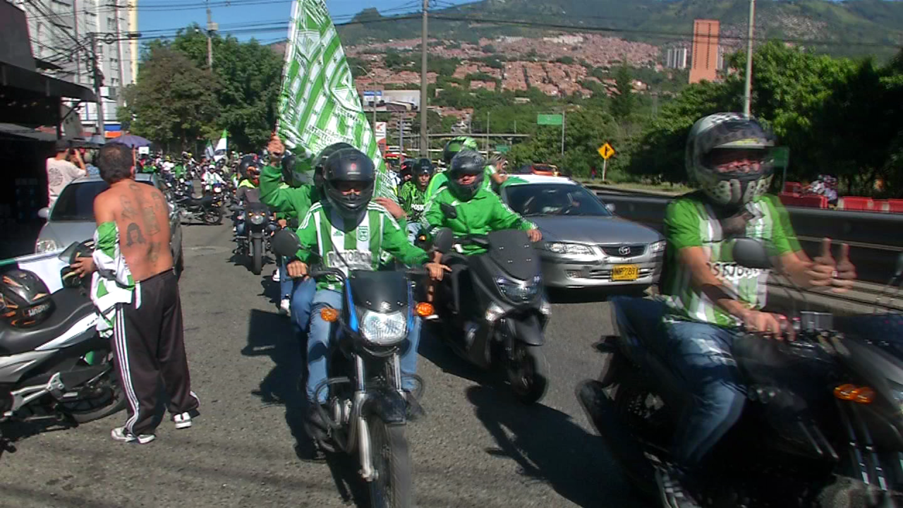 caravana de hinchas verdes para apoyar a Atl tico Nacional