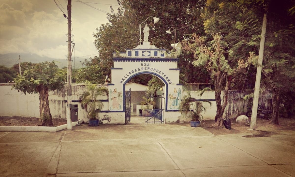 ¡Tan vivos! En este cementerio sacaban restos humanos para revender lotes