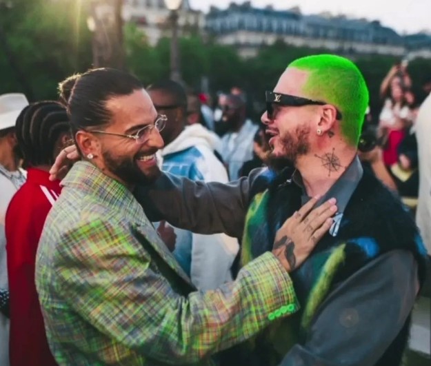 [Video] El cariñoso saludo de J Balvin y Maluma al encontrarse en París