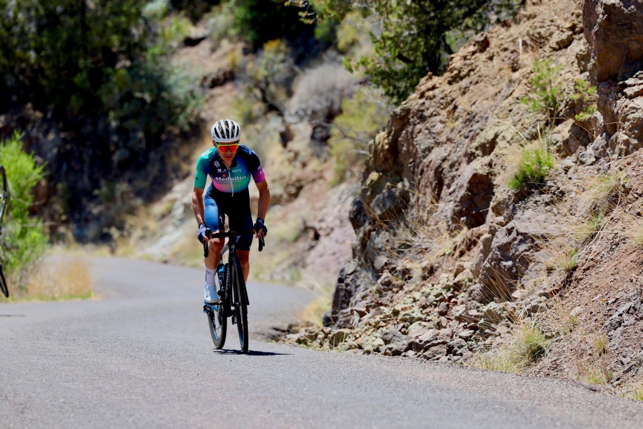 Supermán López va por el título de la Vuelta a Colombia