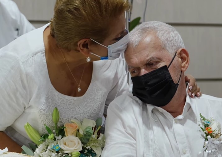 ¡Qué hermosura! Pareja de abuelos se casó en un hospital