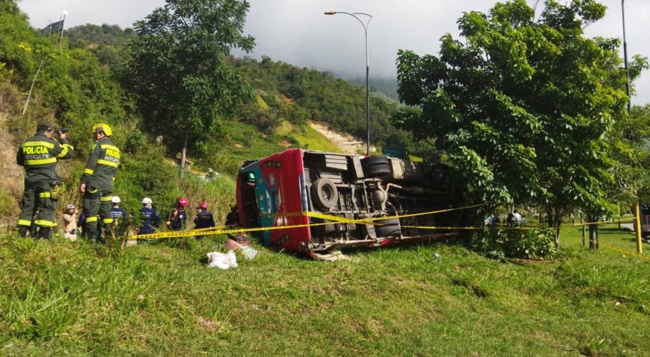 [Video] Momento exacto del accidente de bus en Lebrija, pasajeros vivieron tremendo pánico