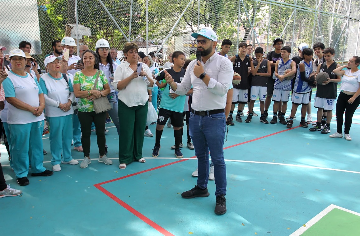 Cancha de La Minorista tiene nuevo look gracias al Inder Medellín