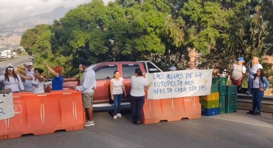 Por manifestación ciudadana la autopista Medellín – Bogotá está bloqueada