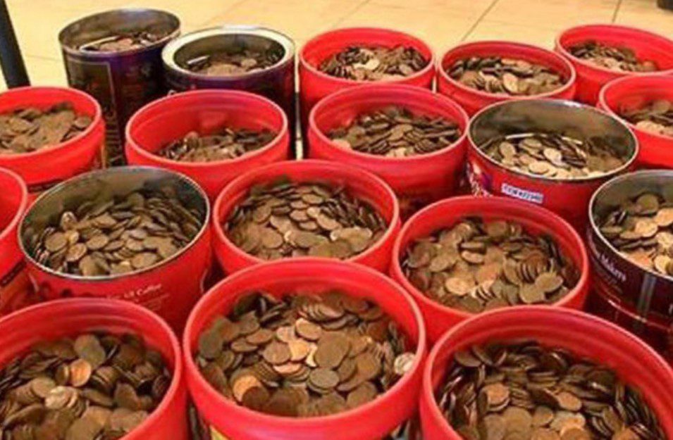 Multan a hombre por pagar con 200 kilos de monedas