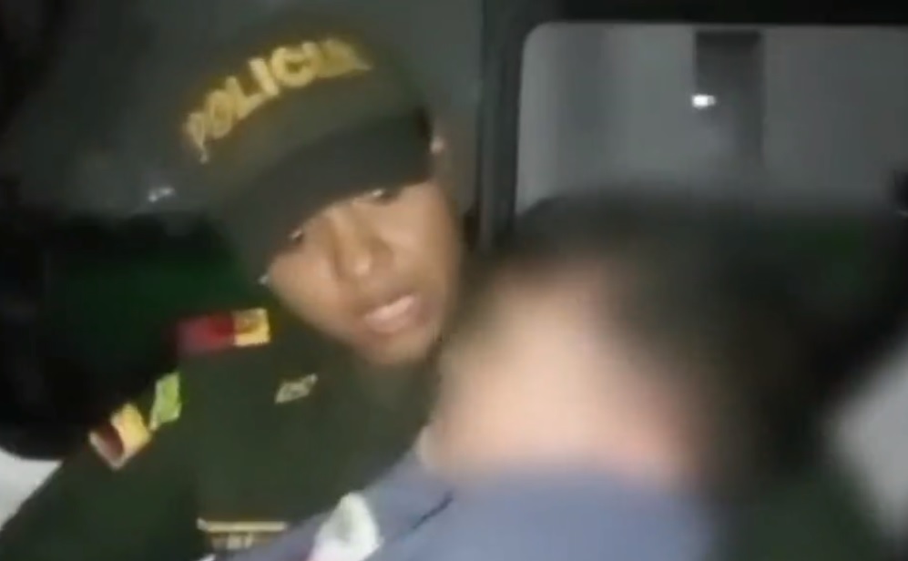 [Video] ¡Admirable! Patrullera de la Policía salvó la vida de un niño de 3 años