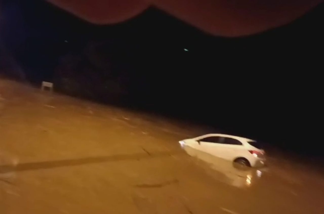 [Video] Gran creciente de Río Medellín en Barbosa, esto pasó