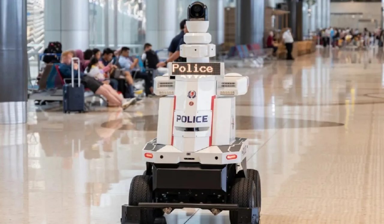 ¡Ya llegaron! Así son los policías robots que están en el mundo