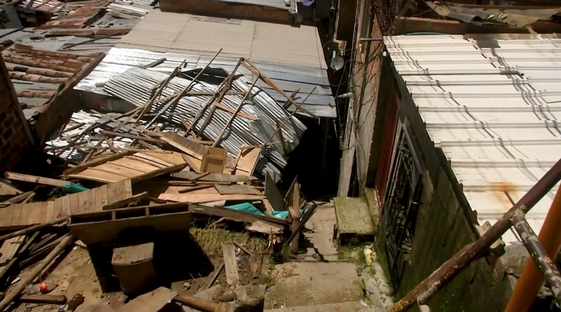 ¡Atención! Dos viviendas colapsaron tras las fuertes lluvias en Bello